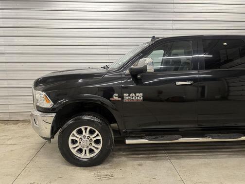 2017 RAM 3500 Laramie Crew Cab 4x4 6'4' Box