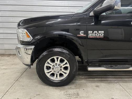 2017 RAM 3500 Laramie Crew Cab 4x4 6'4' Box