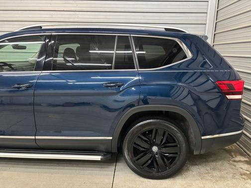 Blue 2019 Volkswagen Atlas 3.6L SEL Premium