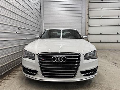 Glacier White Metallic 2013 Audi S8 4.0T