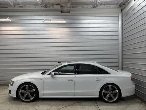Glacier White Metallic 2013 Audi S8 4.0T