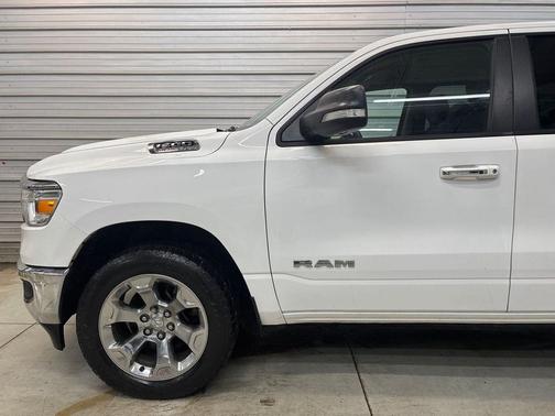 Bright White Clearcoat 2019 RAM 1500 Big Horn