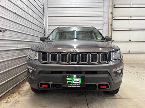 Granite Crystal Metallic Clearcoat 2021 Jeep Compass Trailhawk