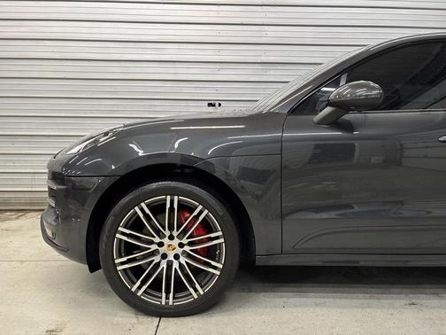 2018 Porsche Macan Turbo