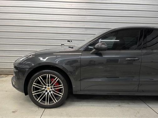 2018 Porsche Macan Turbo