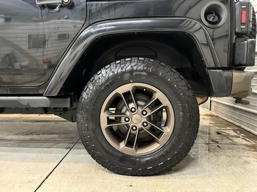 Black Clearcoat 2016 Jeep Wrangler Unlimited Sahara