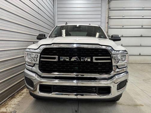 Bright White Clearcoat 2022 RAM 2500 Big Horn Crew Cab 4x4 6'4' Box