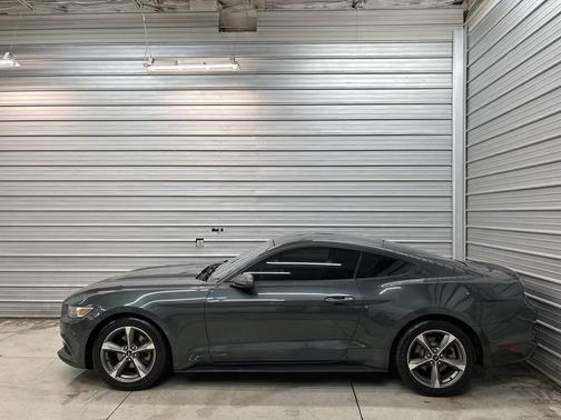 2016 Ford Mustang V6