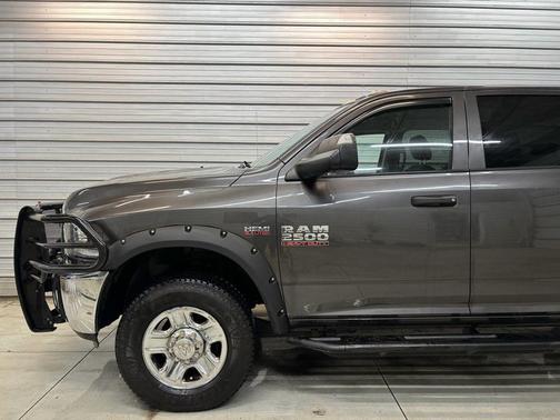 2017 RAM 2500 Tradesman Crew Cab 4x4 6'4' Box