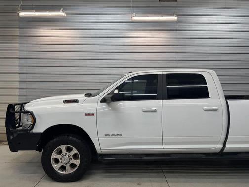 Bright White Clearcoat 2022 RAM 2500 Lone Star Crew Cab 4x4 8' Box