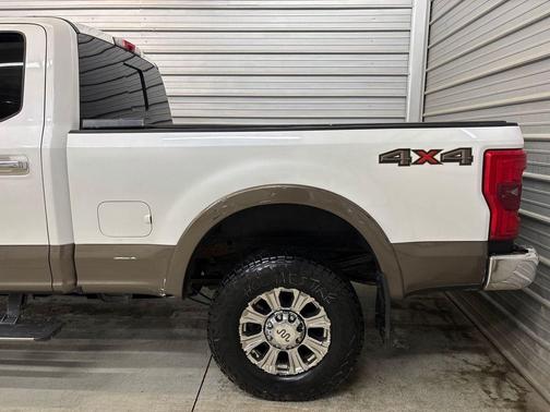 White Platinum Metallic Tri-Coat 2017 Ford F-250 King Ranch
