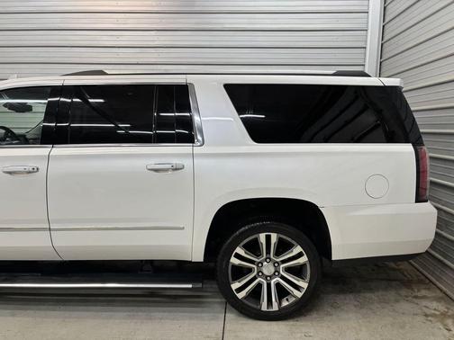White Frost Tricoat 2019 GMC Yukon XL Denali