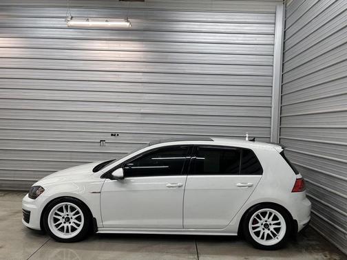 2017 Volkswagen Golf GTI 2.0T SE 4-Door