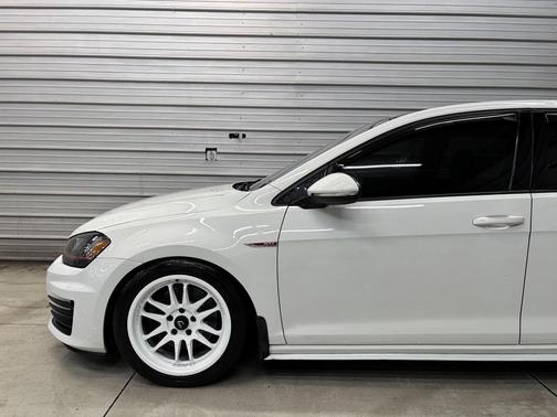 2017 Volkswagen Golf GTI 2.0T SE 4-Door