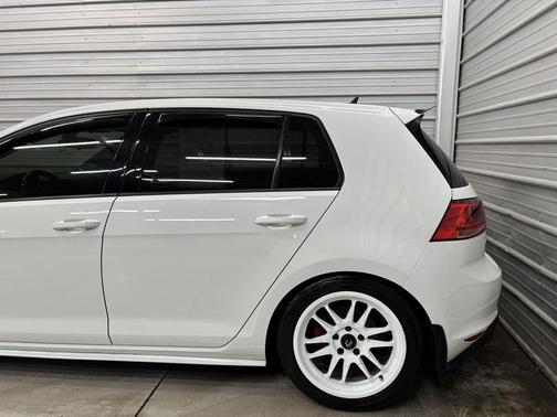 2017 Volkswagen Golf GTI 2.0T SE 4-Door