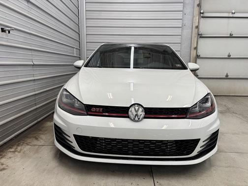 2017 Volkswagen Golf GTI 2.0T SE 4-Door