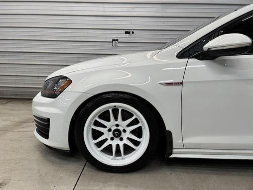 2017 Volkswagen Golf GTI 2.0T SE 4-Door