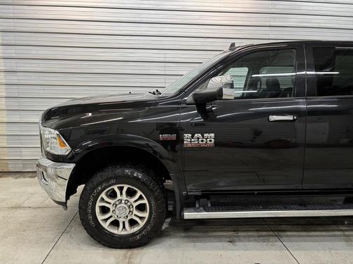 2018 RAM 2500 Laramie Crew Cab 4x4 6'4' Box