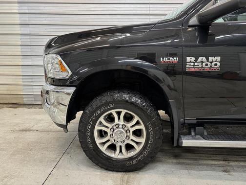 2018 RAM 2500 Laramie Crew Cab 4x4 6'4' Box