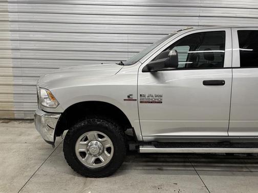 2017 RAM 2500 Tradesman Crew Cab 4x4 6'4' Box