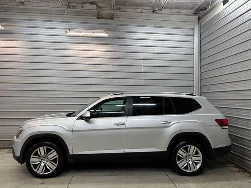 Reflex Silver Metallic 2019 Volkswagen Atlas 3.6L SE w/Technology