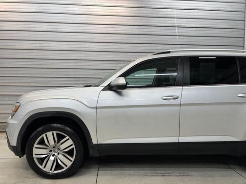 Reflex Silver Metallic 2019 Volkswagen Atlas 3.6L SE w/Technology