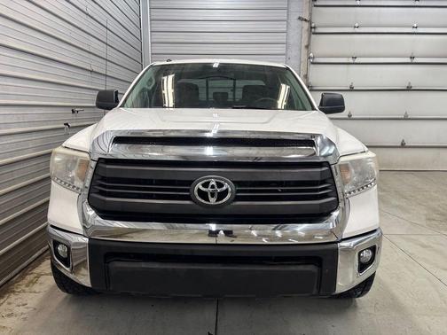 Super White 2015 Toyota Tundra SR5