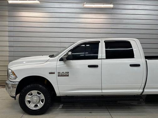 Bright White Clearcoat 2018 RAM 2500 Tradesman Crew Cab 4x4 8' Box