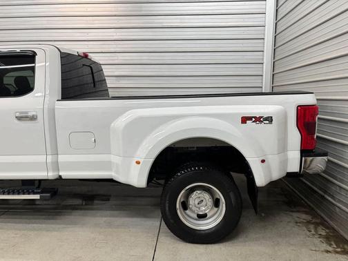 Oxford White 2019 Ford F-350 Lariat