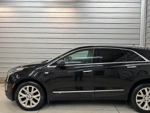 Stellar Black Metallic 2017 Cadillac XT5 Luxury