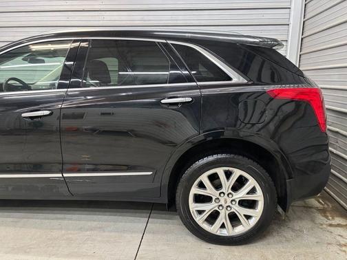 Stellar Black Metallic 2017 Cadillac XT5 Luxury