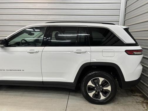 Bright White Clearcoat 2023 Jeep Grand Cherokee 4xe Base