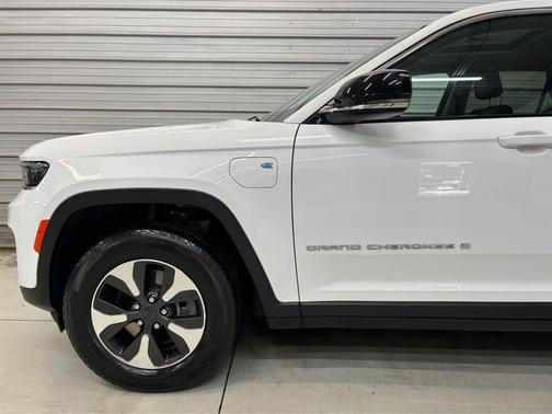 Bright White Clearcoat 2023 Jeep Grand Cherokee 4xe Base
