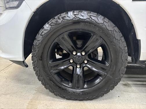 2017 RAM 1500 Night Crew Cab 4x4 5'7' Box