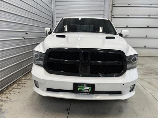 2017 RAM 1500 Night Crew Cab 4x4 5'7' Box
