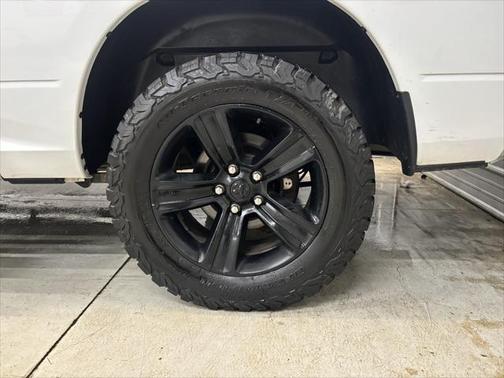 2017 RAM 1500 Night Crew Cab 4x4 5'7' Box