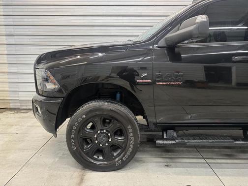 2017 RAM 2500 Big Horn Crew Cab 4x4 6'4' Box