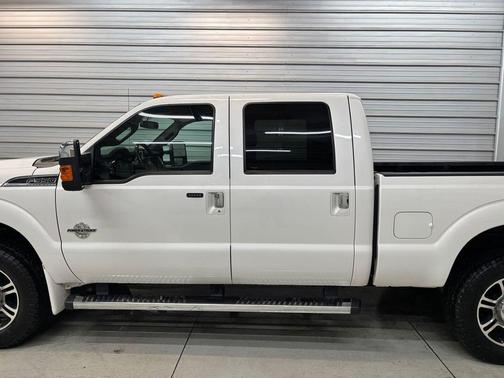 White 2016 Ford F-350 Platinum