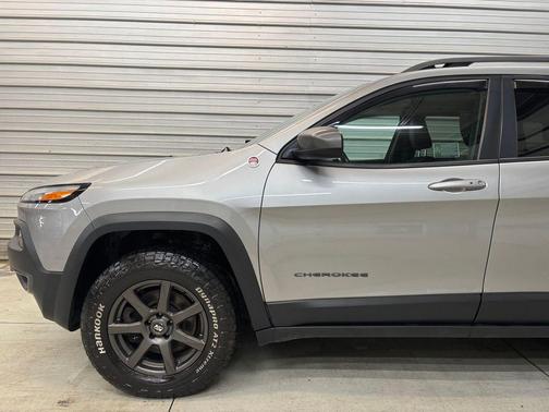 Billet Silver Metallic Clearcoat 2017 Jeep Cherokee Trailhawk