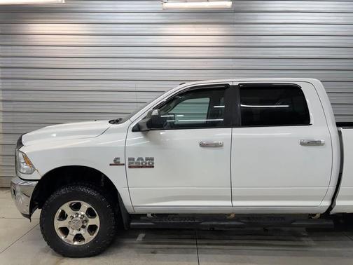 Bright White Clearcoat 2017 RAM 2500 SLT Crew Cab 4x4 6'4' Box