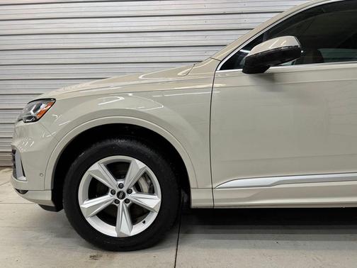 2021 Audi Q7 45 Premium Plus