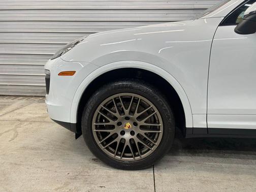 2017 Porsche Cayenne Platinum Edition