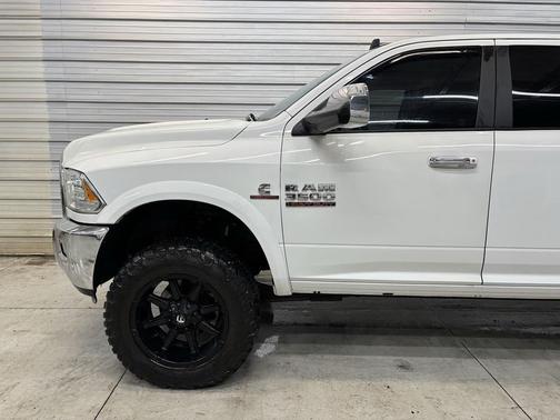 2018 RAM 3500 Laramie Crew Cab 4x4 8' Box