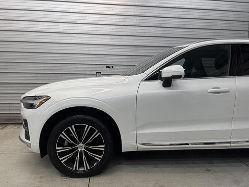 2022 Volvo XC60 B5 Inscription