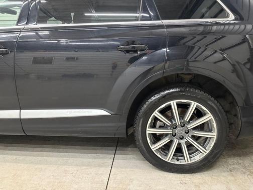 Orca Black Metallic 2019 Audi Q7 55 Premium Plus