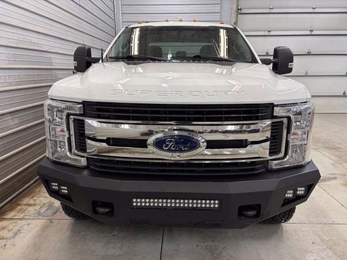 Oxford White 2019 Ford F-350 XLT