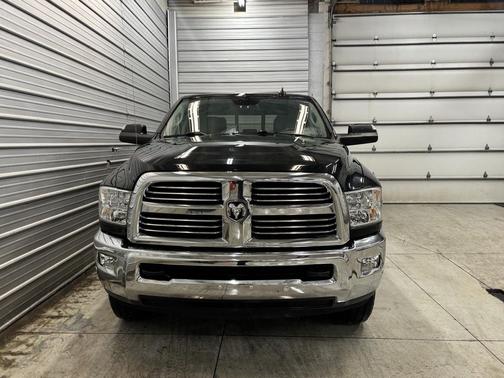 2017 RAM 2500 Big Horn Crew Cab 4x4 8' Box