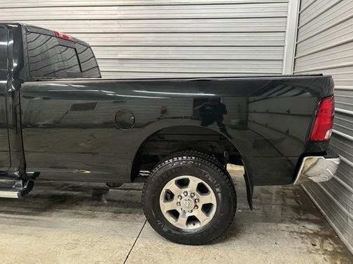 2017 RAM 2500 Big Horn Crew Cab 4x4 8' Box