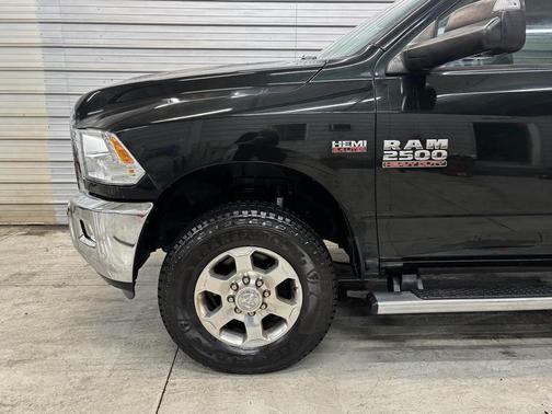 2017 RAM 2500 Big Horn Crew Cab 4x4 8' Box