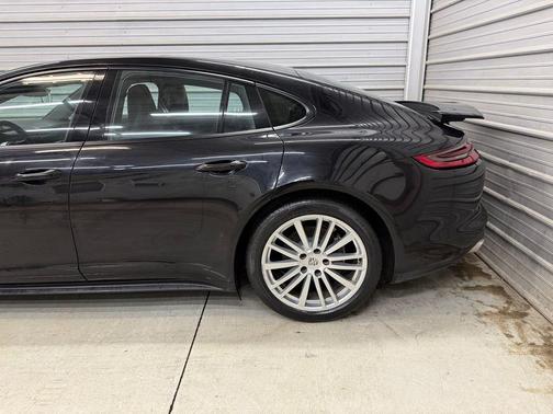 2018 Porsche Panamera 4